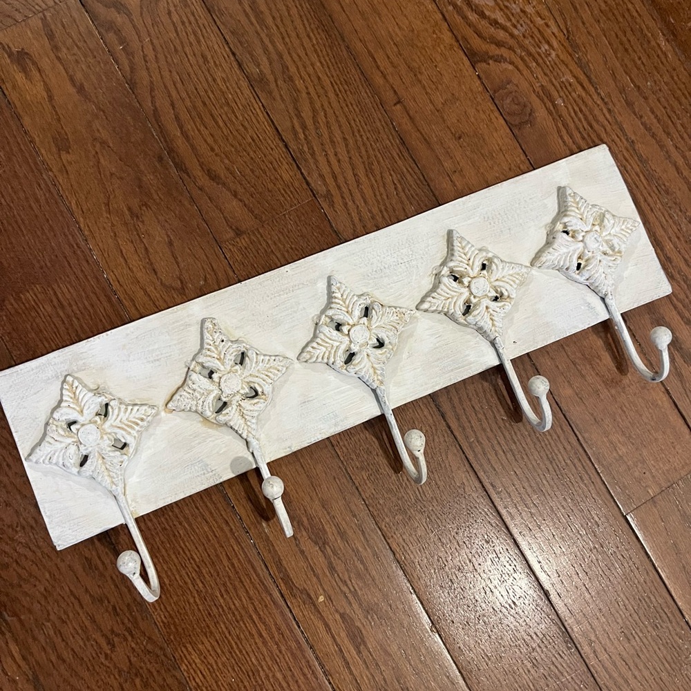 Vintage looking Cream Wall Hook Rack